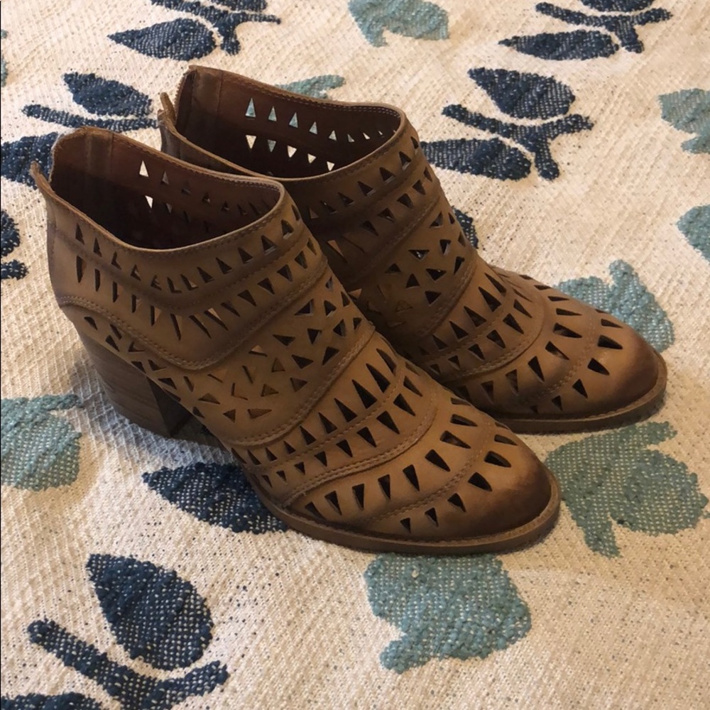 Sofft brand leather booties size 8